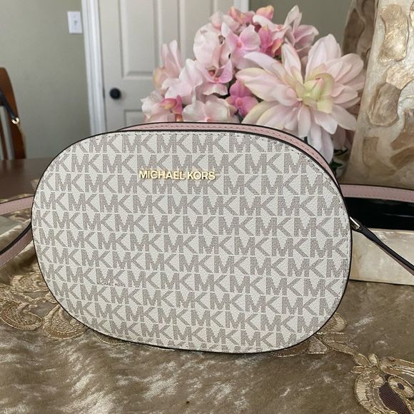 Michael Kors crossbody - Picture 3 of 13